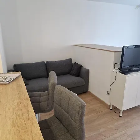 Apartman Aix *